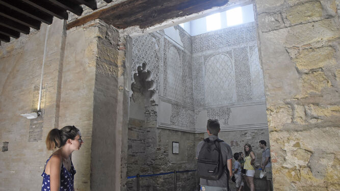 Turistas en la Sinagoga de Córdoba.